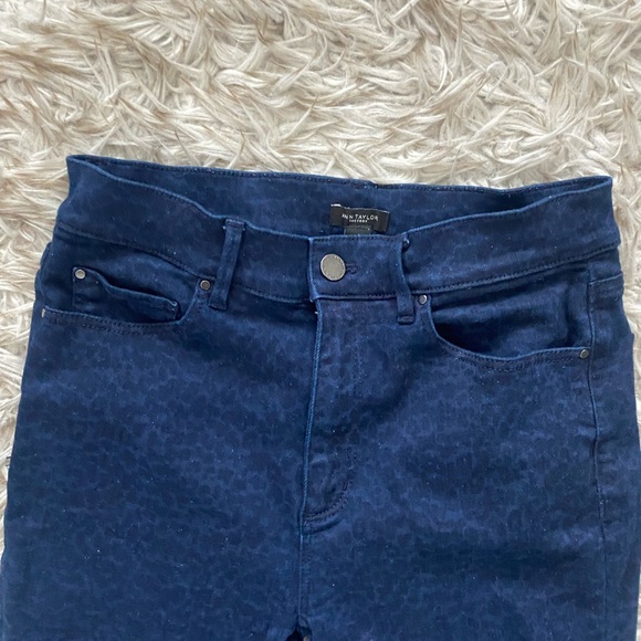 Loft Dark Leopard Print Skinny Jeans EUC - Picture 3 of 9